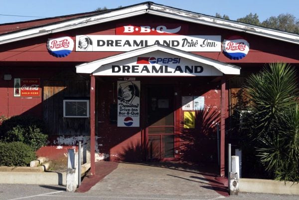 front of the Dreamland Bar-b-que building in Tuscaloosa